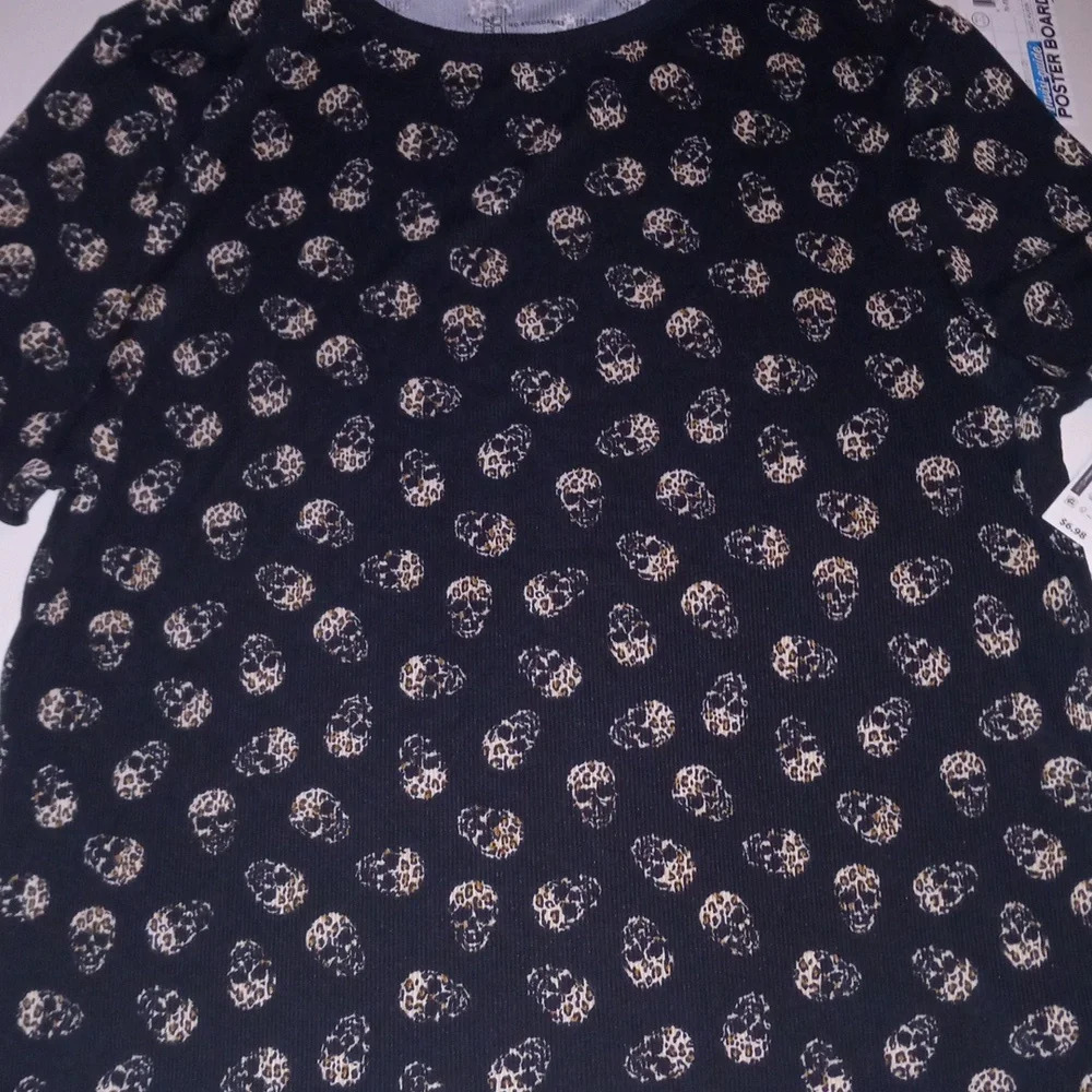 No Boundaries XXL Leppard skull shirt